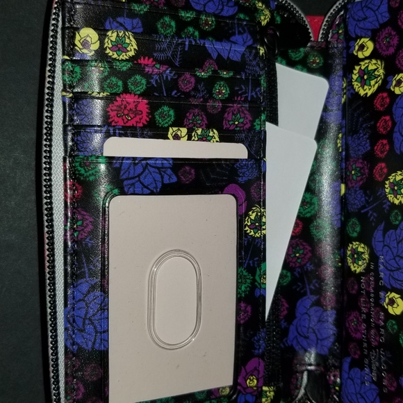 Marc by Marc Jacobs x Disney Zip Around Wristlet - Picture 13 of 13